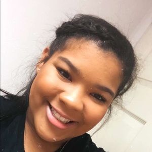 Meet your Posher, Delayna